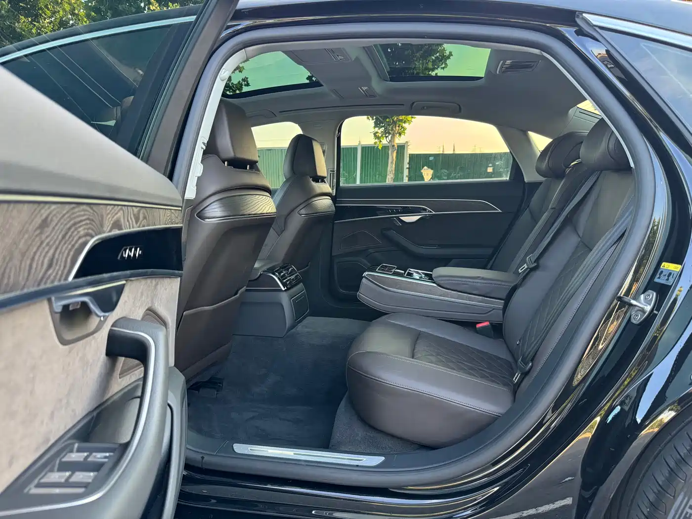 Audi A8 2022 A8L 50 TFSI quattro Comfort Collector's Edition фото 27