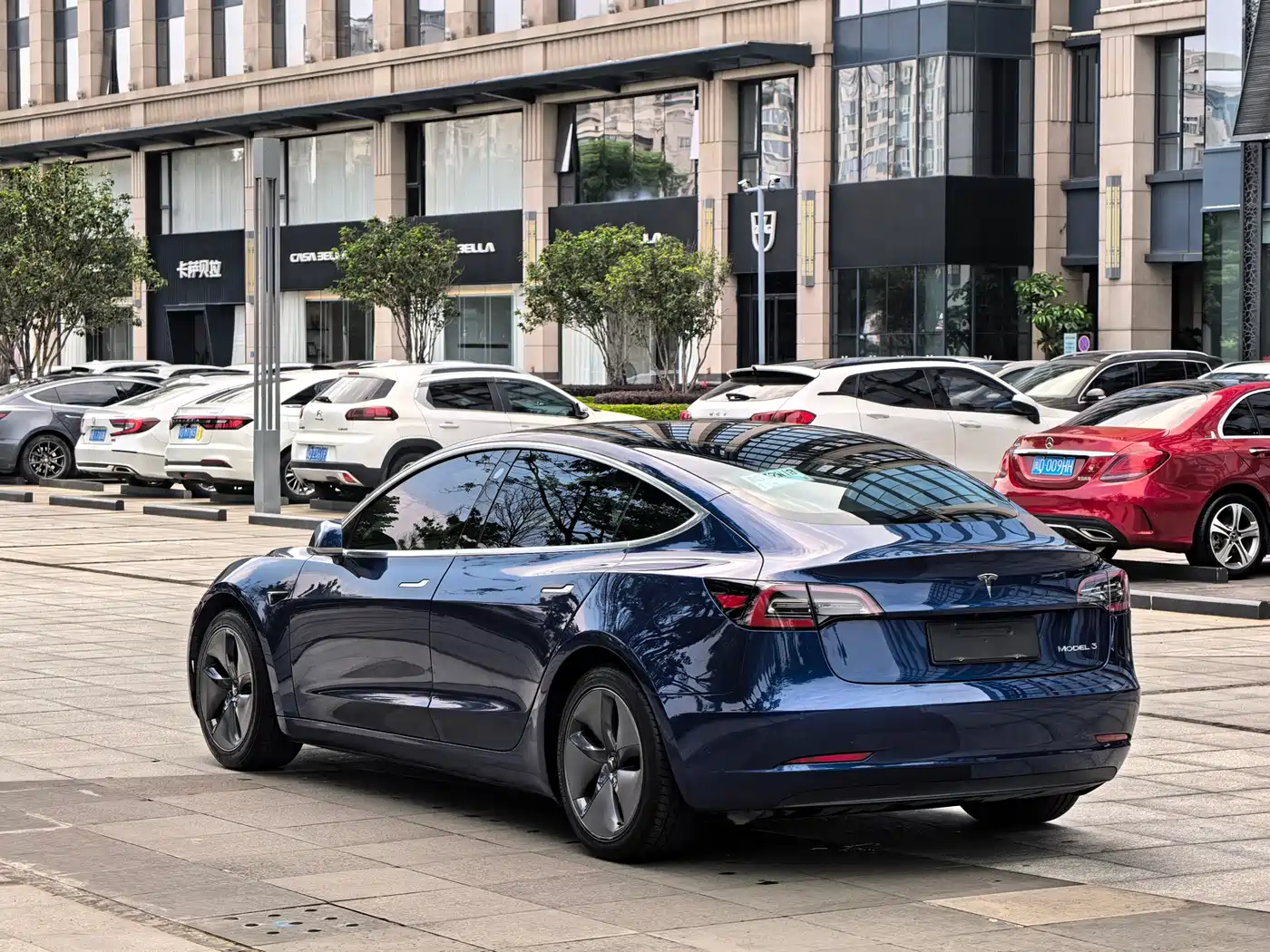 TESLA MODEL 3