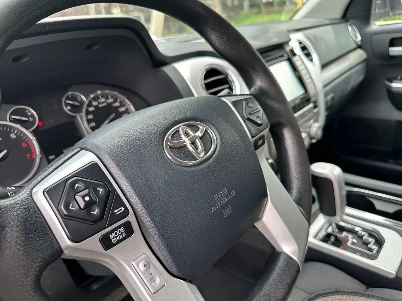 Toyota Tundra 2014 5.7L 1794 Edition фото 18