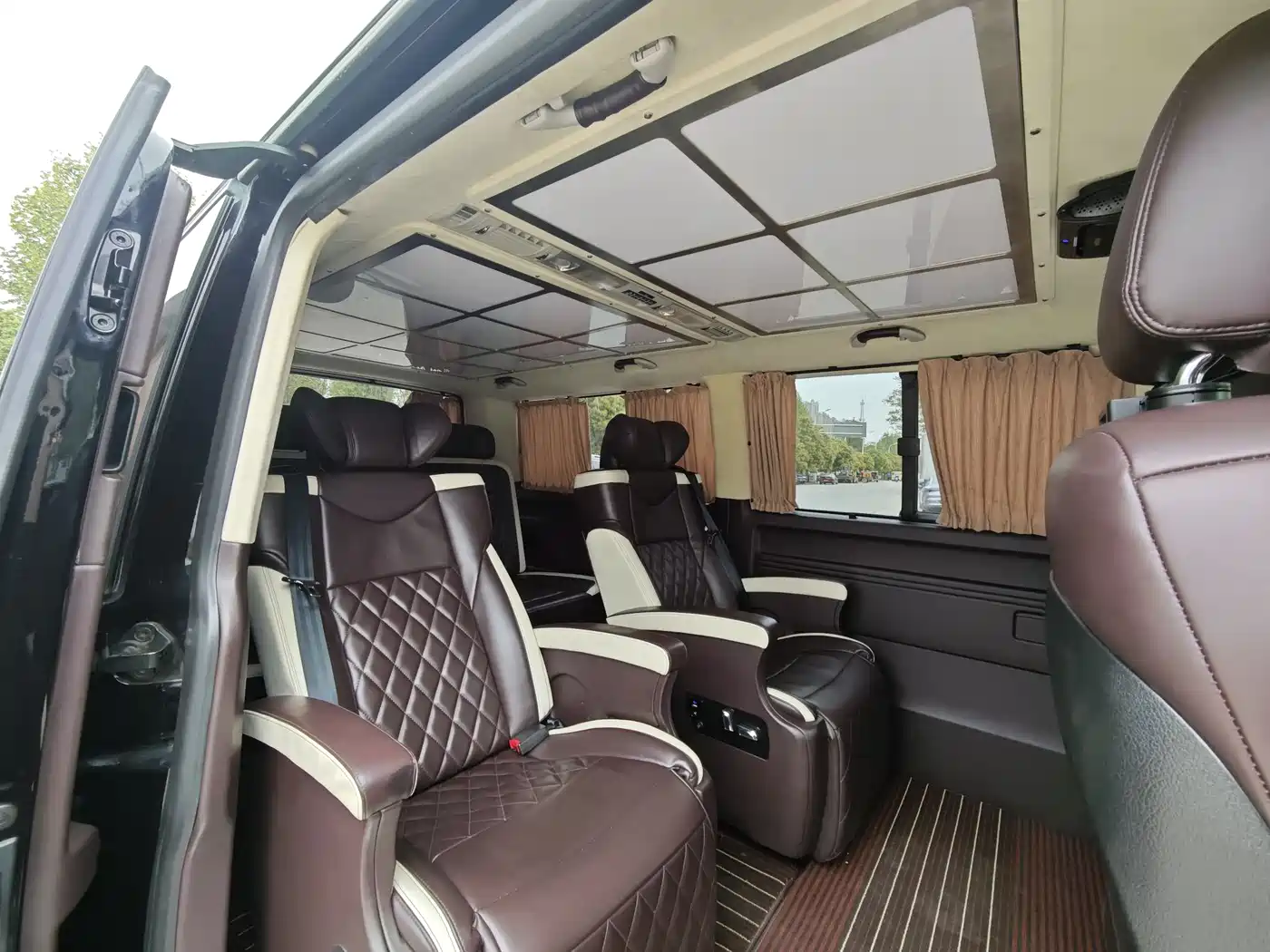 Volkswagen Caravelle 2018 2.0TSI 4WD Luxury Edition 7-Seater фото 7