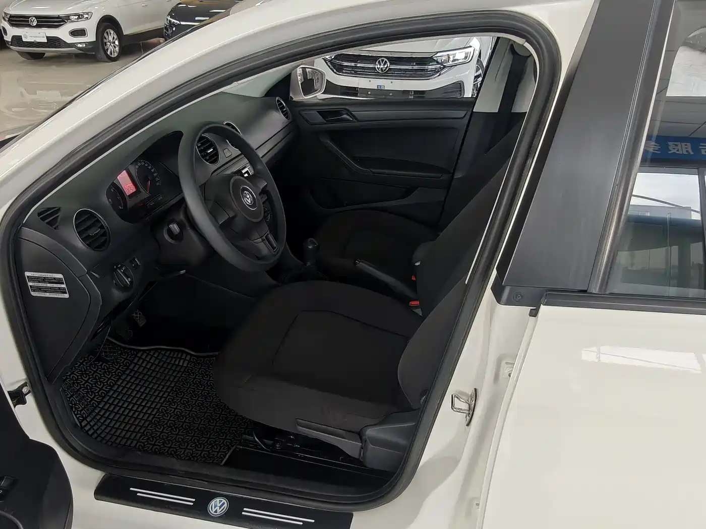 Volkswagen Jetta 2015 Quality Edition 1.4L Manual Fashion фото 12