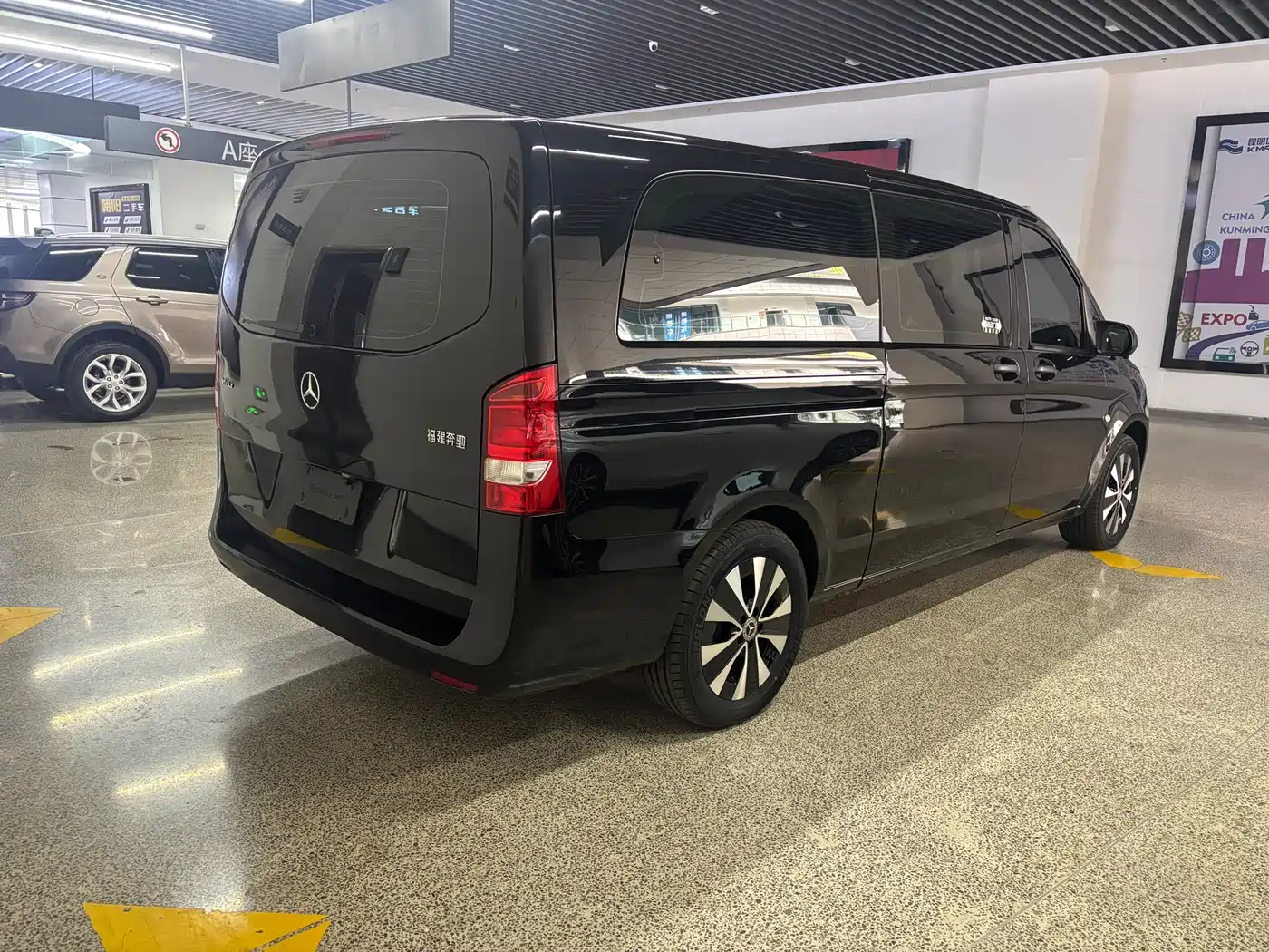 Mercedes-Benz Vito 2021 2.0T Elite 9-Seater фото 4