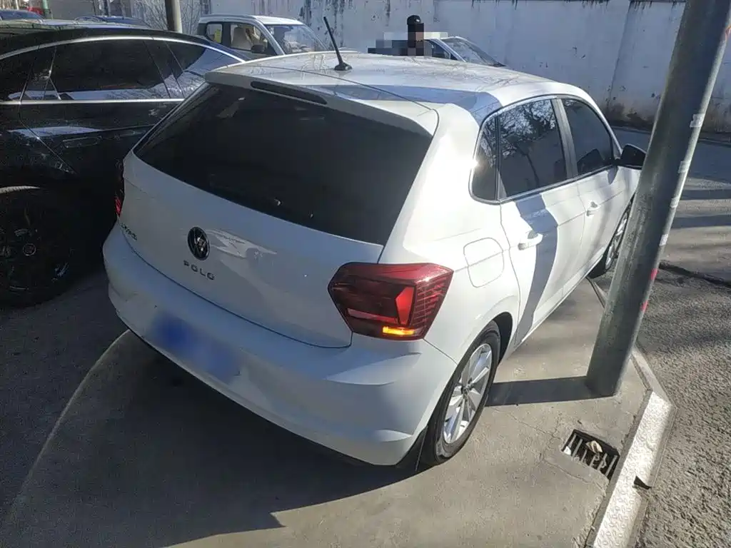 VOLKSWAGEN POLO