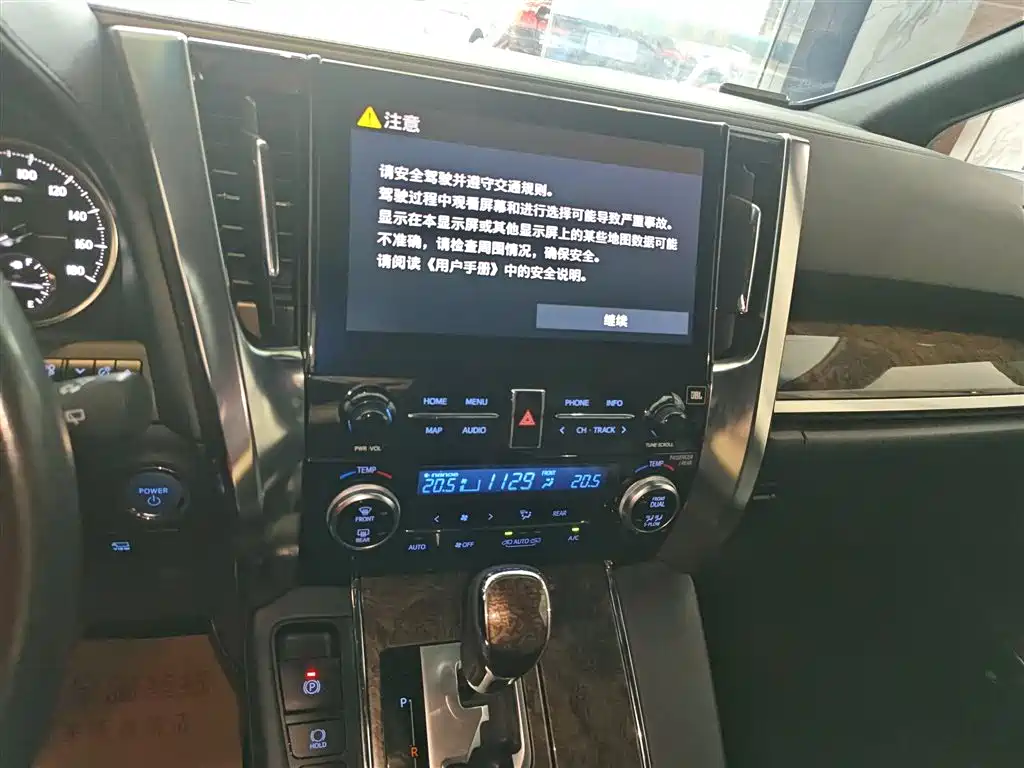 Фото 13 - Toyota Vellfire