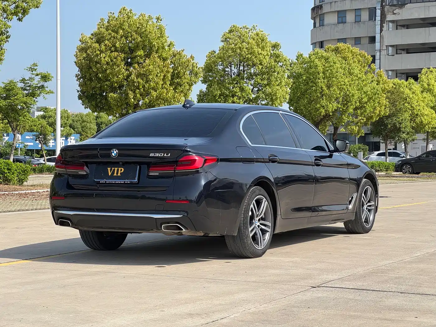 BMW 5 Series 2023 530Li Leading Luxury Package фото 7