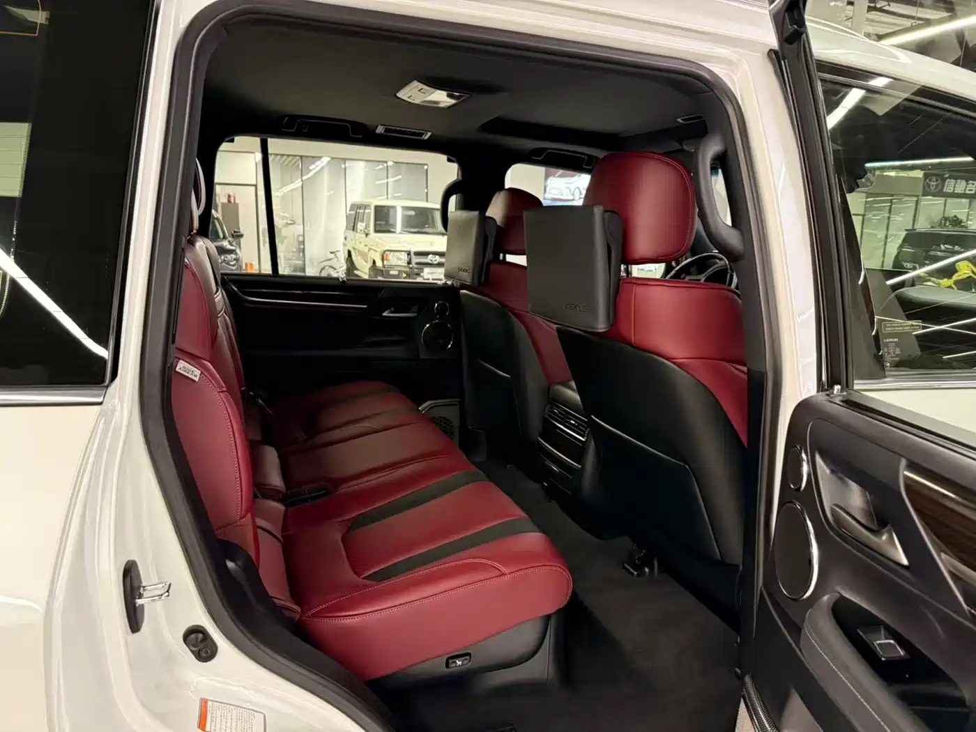 Lexus LX 2019 570 Peak Special Edition фото 10