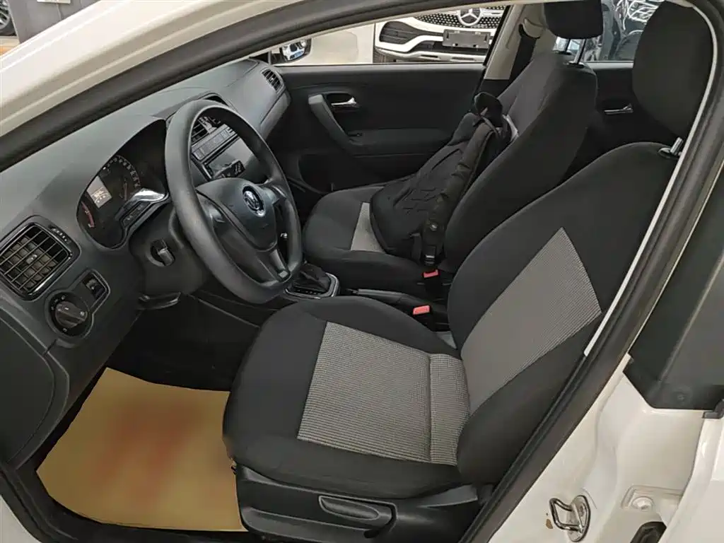 Volkswagen Polo 2018 1.5L Auto Safe Drive фото 15
