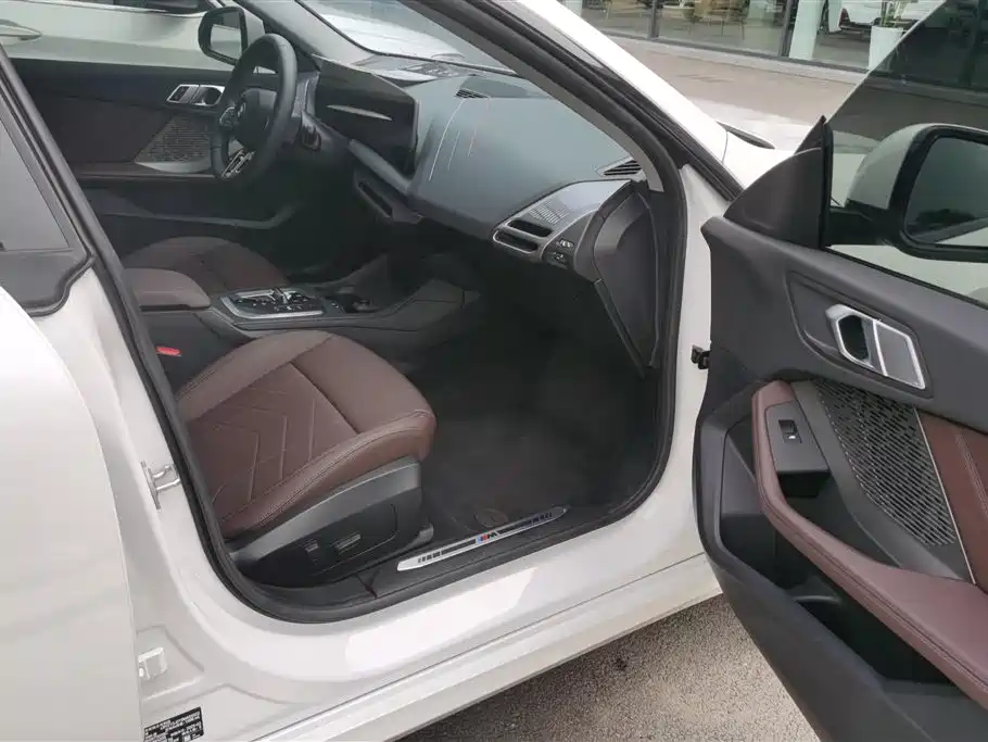 BMW 2 Series 2025 225L M Sport Package фото 8