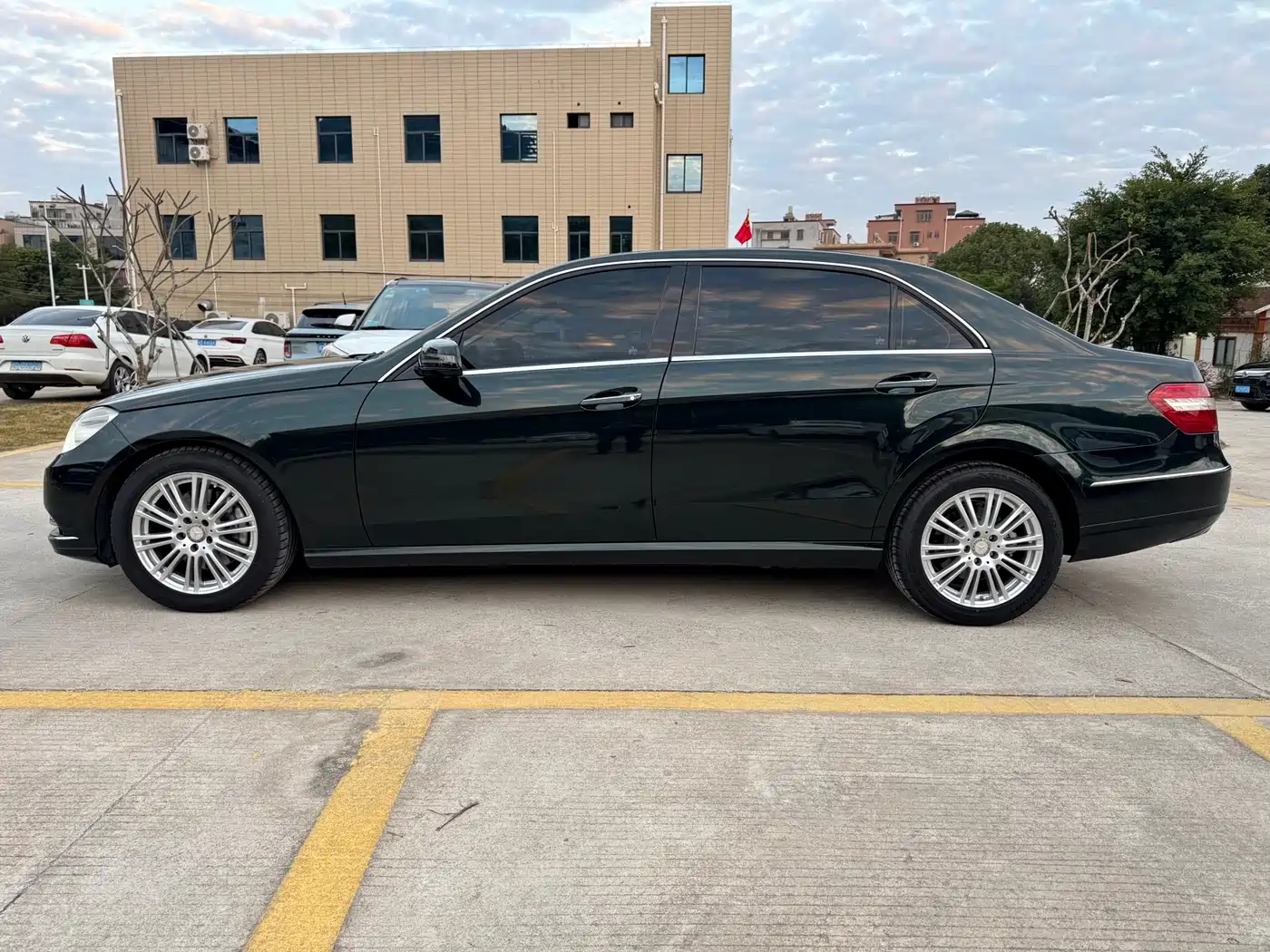 Mercedes-Benz E-Class 2012 E 300 L Fashion Luxury фото 4