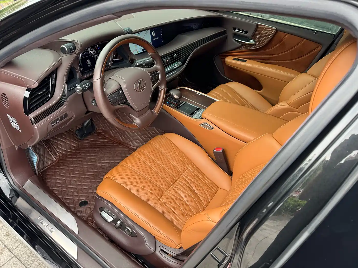 Lexus LS 2018 500h Executive Edition China V фото 15