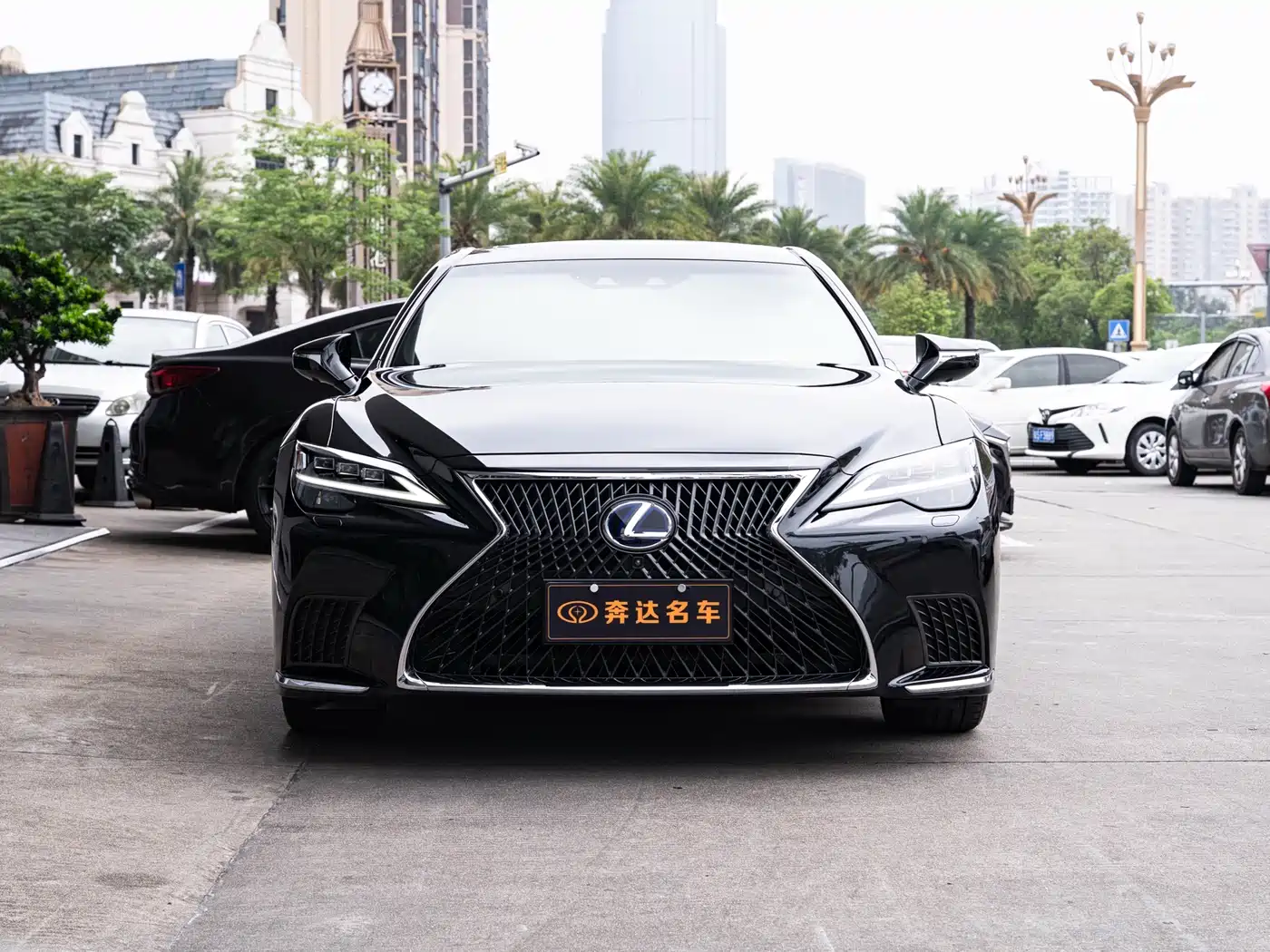 Lexus LS 2021 500h Executive Edition фото 2