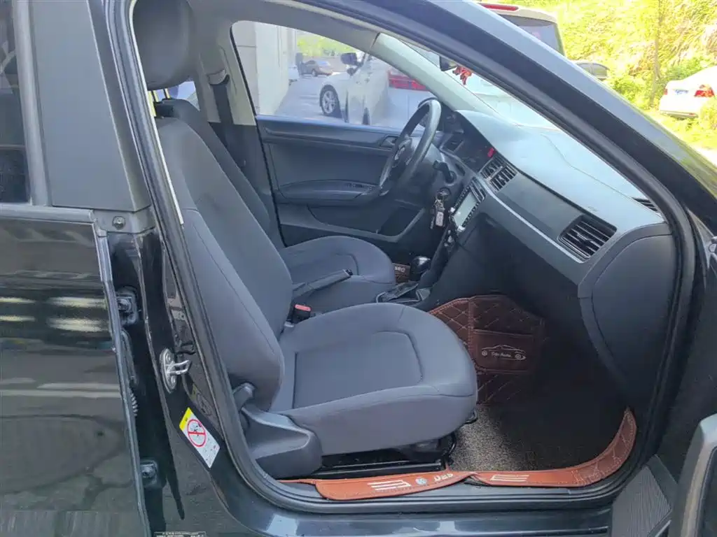 Volkswagen Santana 2013 1.6L Automatic Trend Edition фото 19