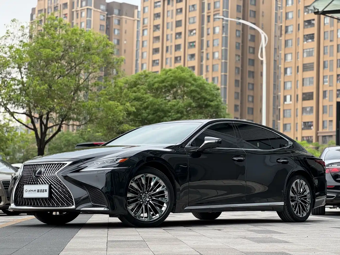 Lexus LS 2018 500h Executive Edition China V фото 6