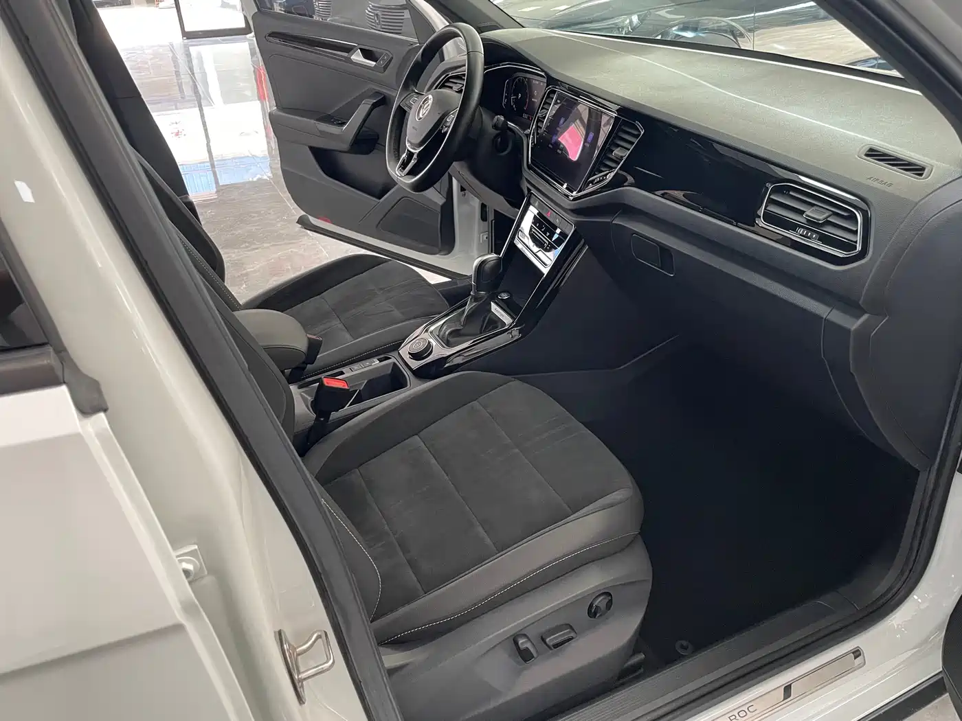 Volkswagen T-ROC 2021 Facelift 280TSI DSG 4WD Luxury Smart Connect Edition фото 7
