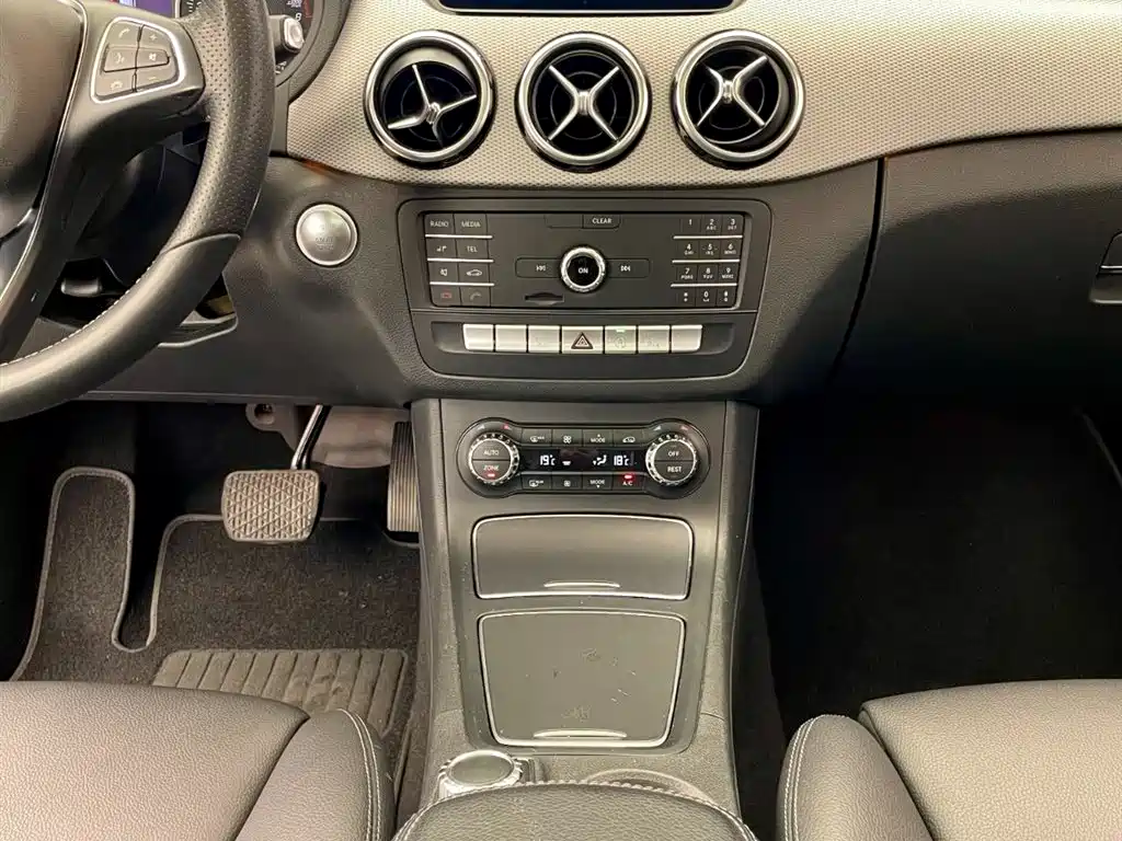 Mercedes-Benz B-Class 2018 B 200 Fashion фото 9