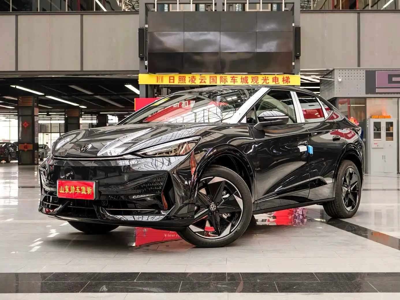 VOLKSWAGEN WITH THE CROWD 06