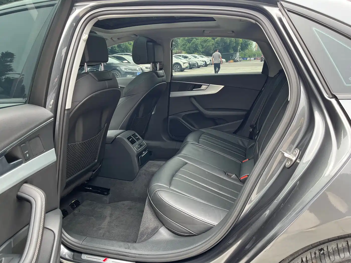 Audi A4L 2023 40 TFSI Luxury Sport фото 6
