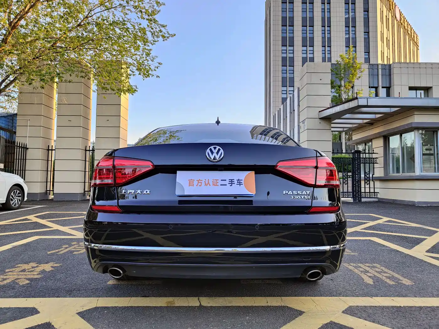 Volkswagen Passat 2017 330TSI DSG Prestige фото 8