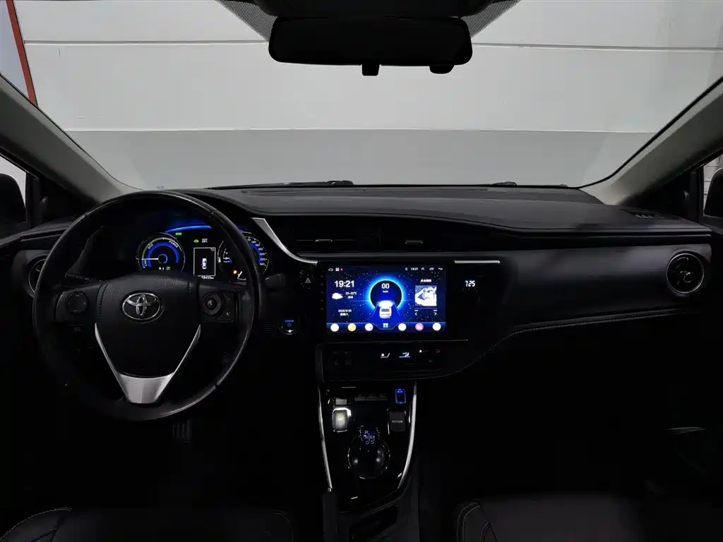 Toyota Corolla 2018 Hybrid 1.8L E-CVT Smart Edition фото 5