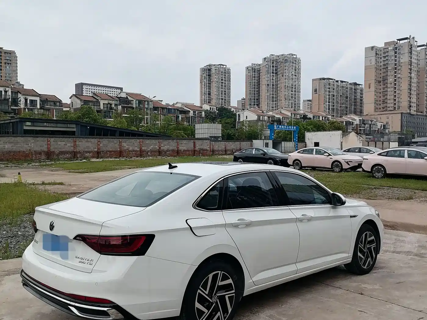 Volkswagen Sagitar 2023 Model Year 200TSI DSG Surpass Edition фото 7