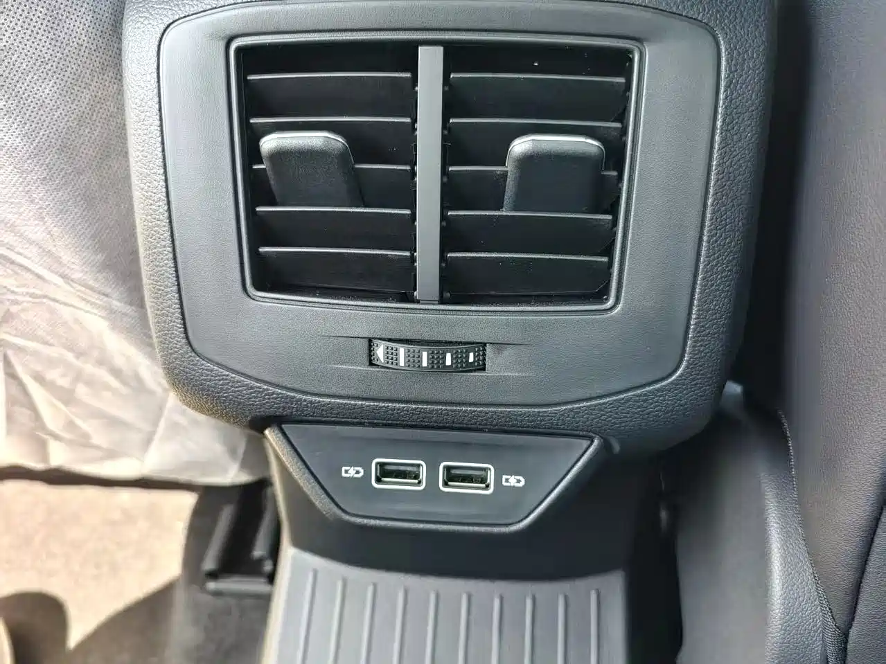 VOLKSWAGEN T-ROC EXPLORING SONGS