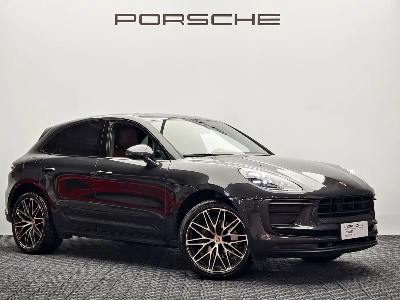 PORSCHE MACAN