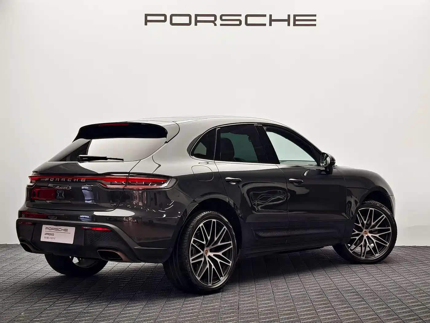 PORSCHE MACAN