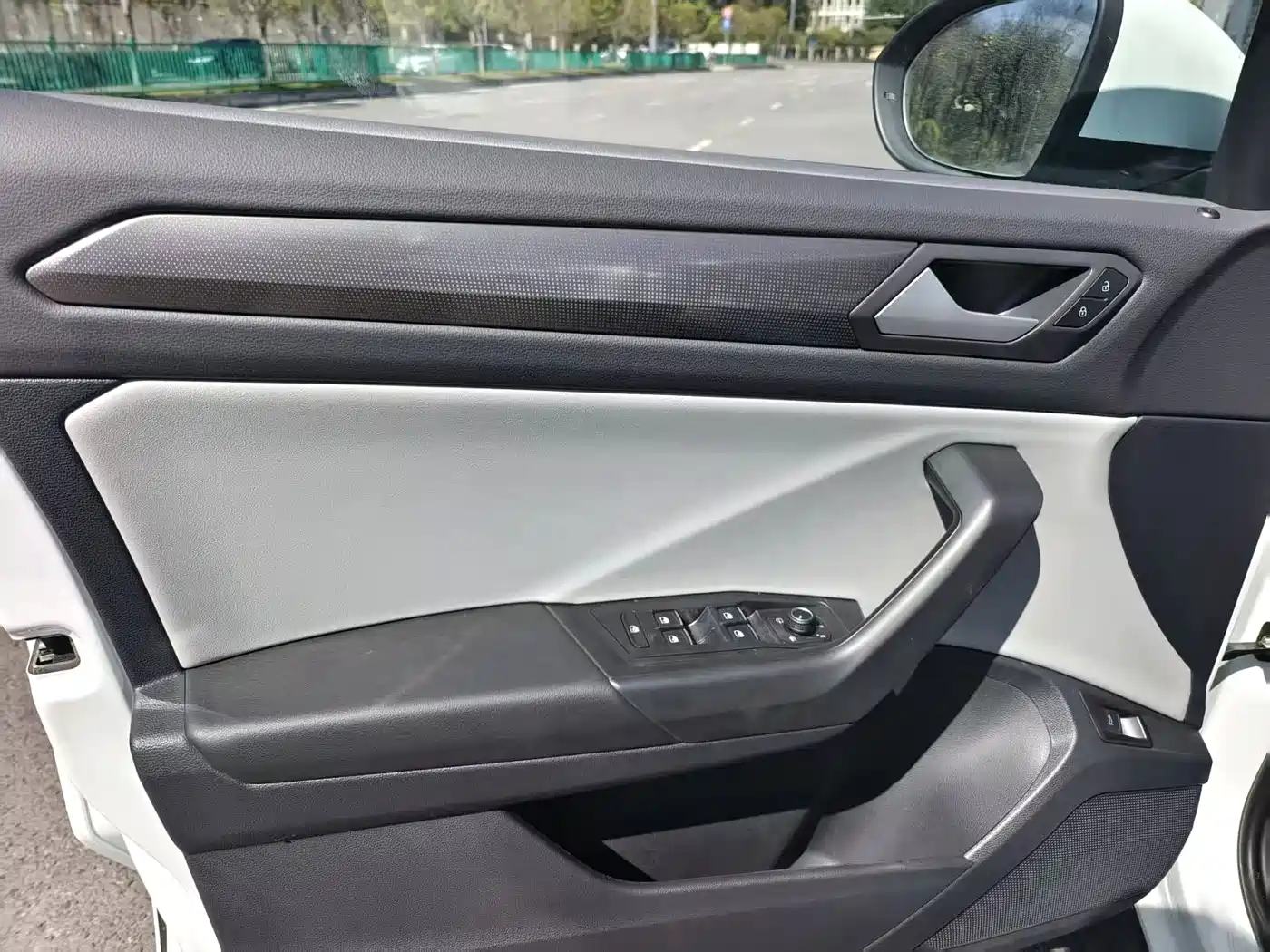 VOLKSWAGEN T-ROC EXPLORING SONGS