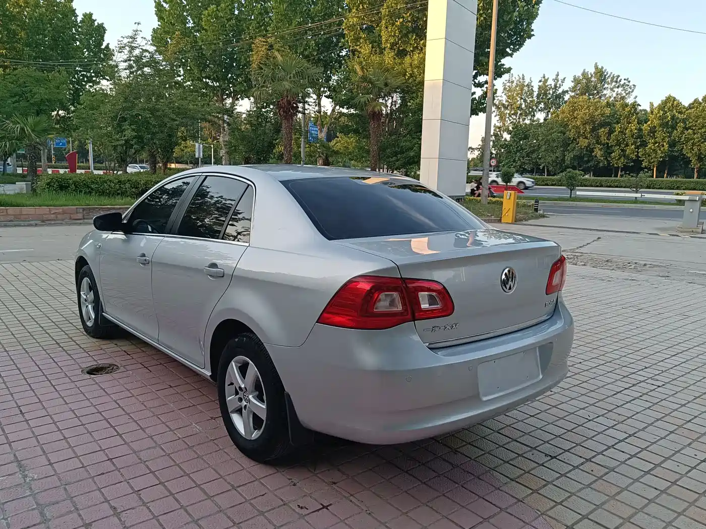 Volkswagen Bora 2012 1.6L Automatic Fashion Value Edition фото 16