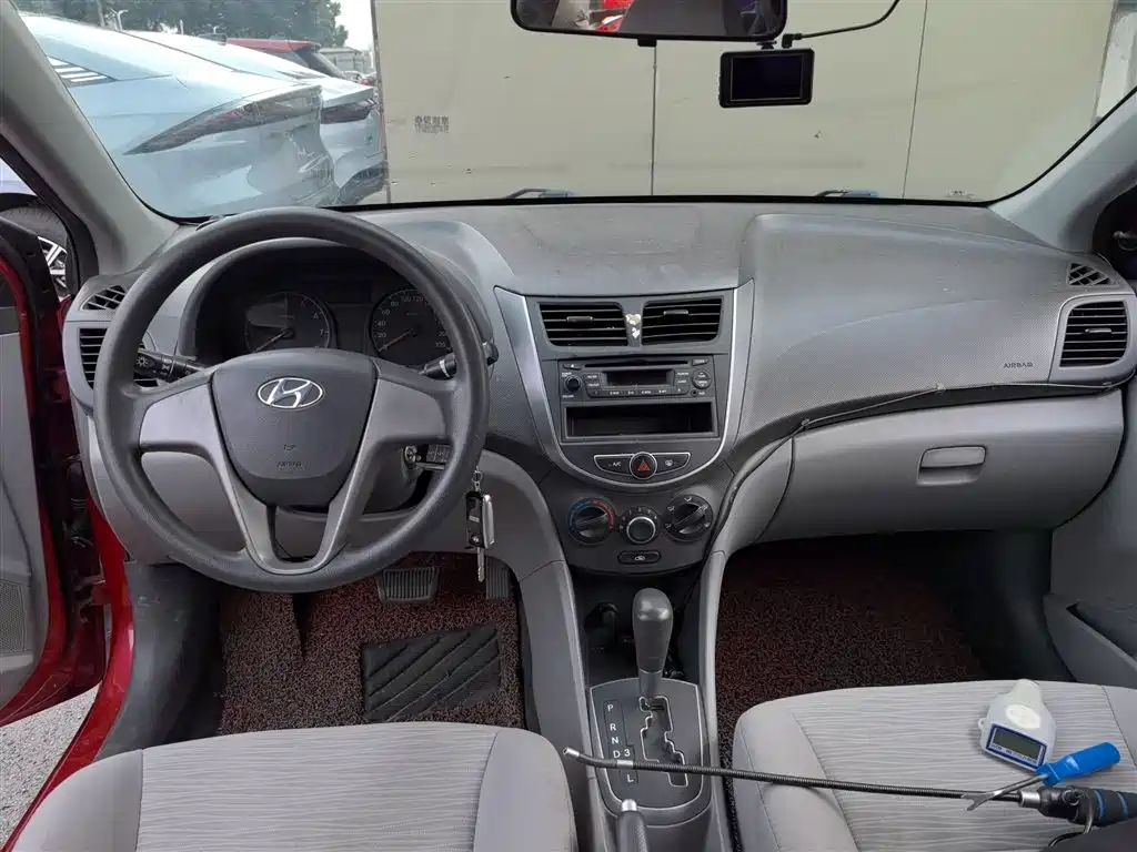 Hyundai Verna 2014 1.4L Automatic Fashion GS фото 10