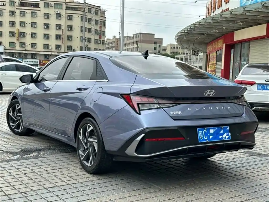 Hyundai Elantra 2023 Model 1.5L CVT LUX Premium Edition фото 4