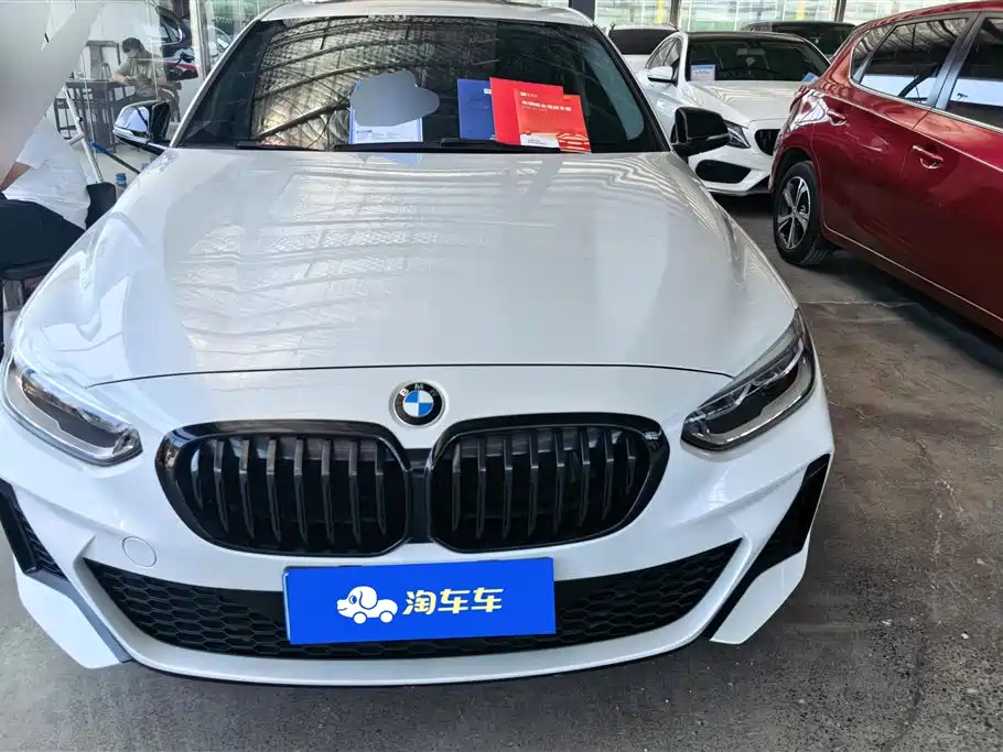 BMW 1 Series 2022 125i M Sport Shadow Edition фото 2
