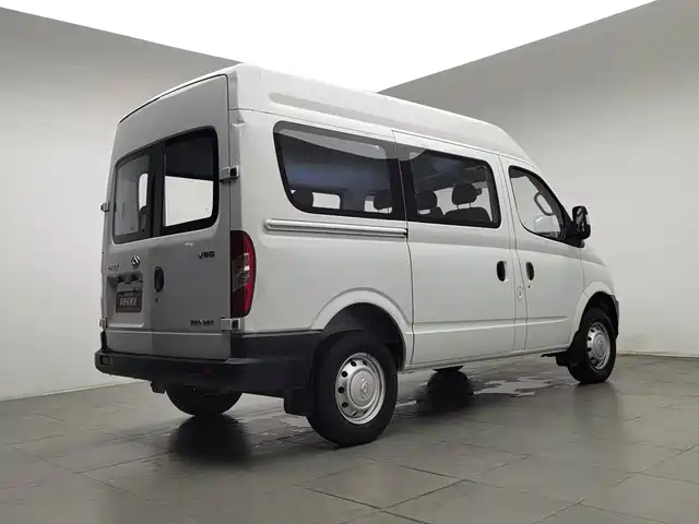 SAIC Maxus Xintu V80 2019 2.5T Classic AMT Aoyuntong Facelift Short Wheelbase Medium Roof 5/6-Seater — фото 2