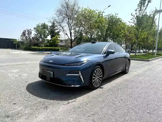 Geely Galaxy Xingyao 8 2025 130km EM-i Premium Edition