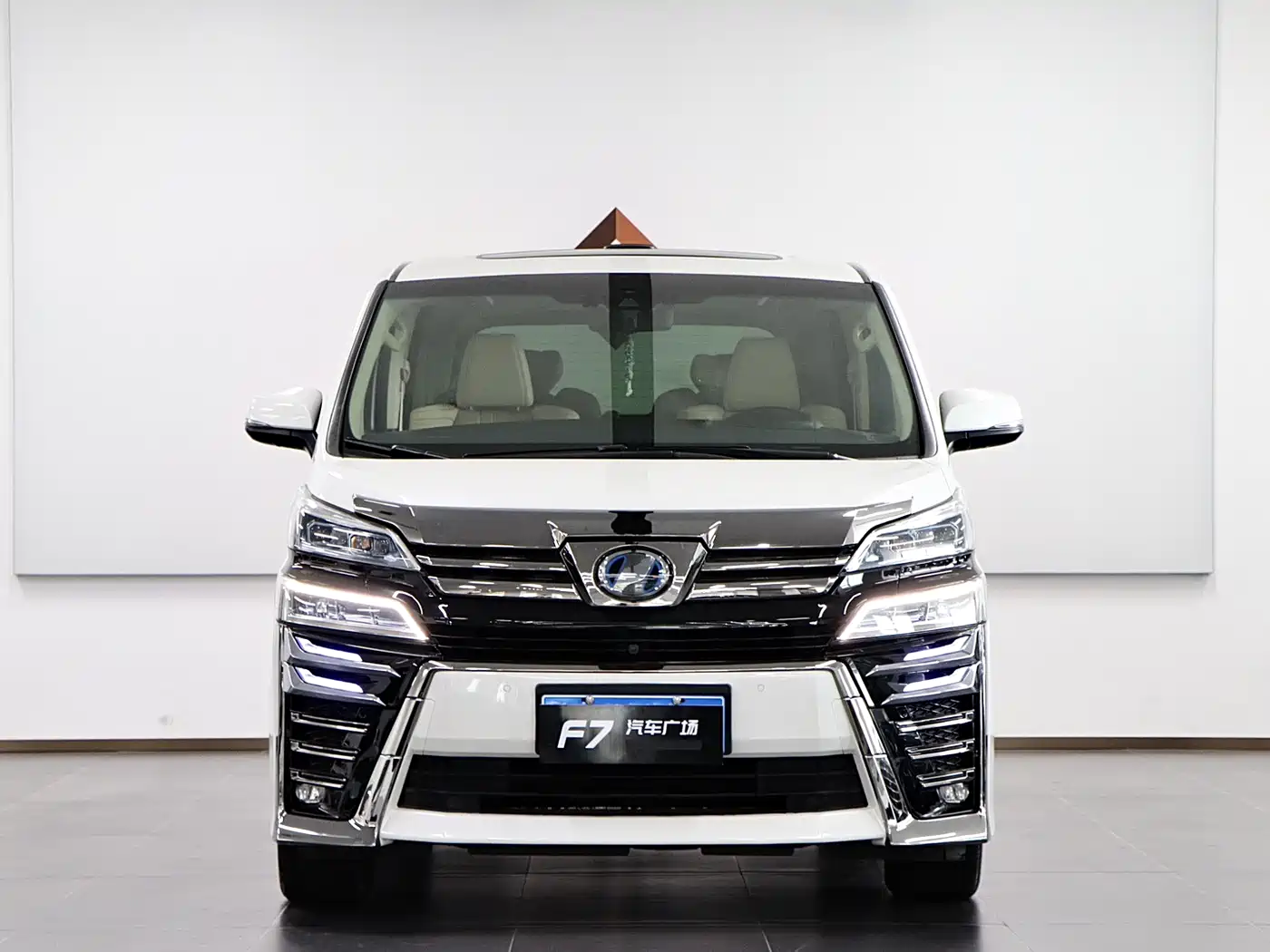 Toyota Vellfire 2020 Twin Engine 2.5L HV Premium Edition фото 2