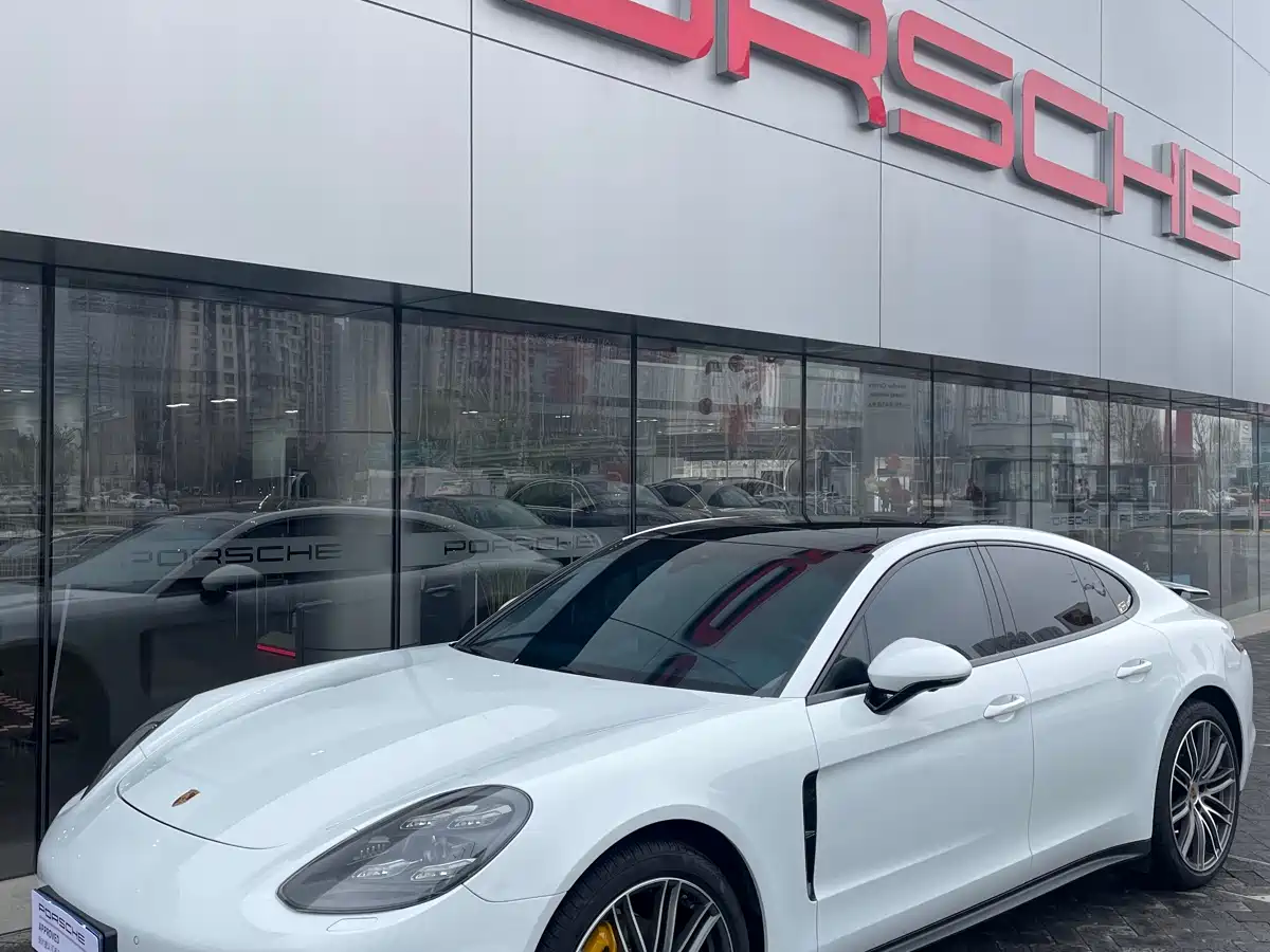 PORSCHE PANAMERA
