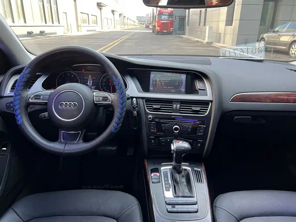Audi A4L 2013 35 TFSI Automatic Comfort фото 8