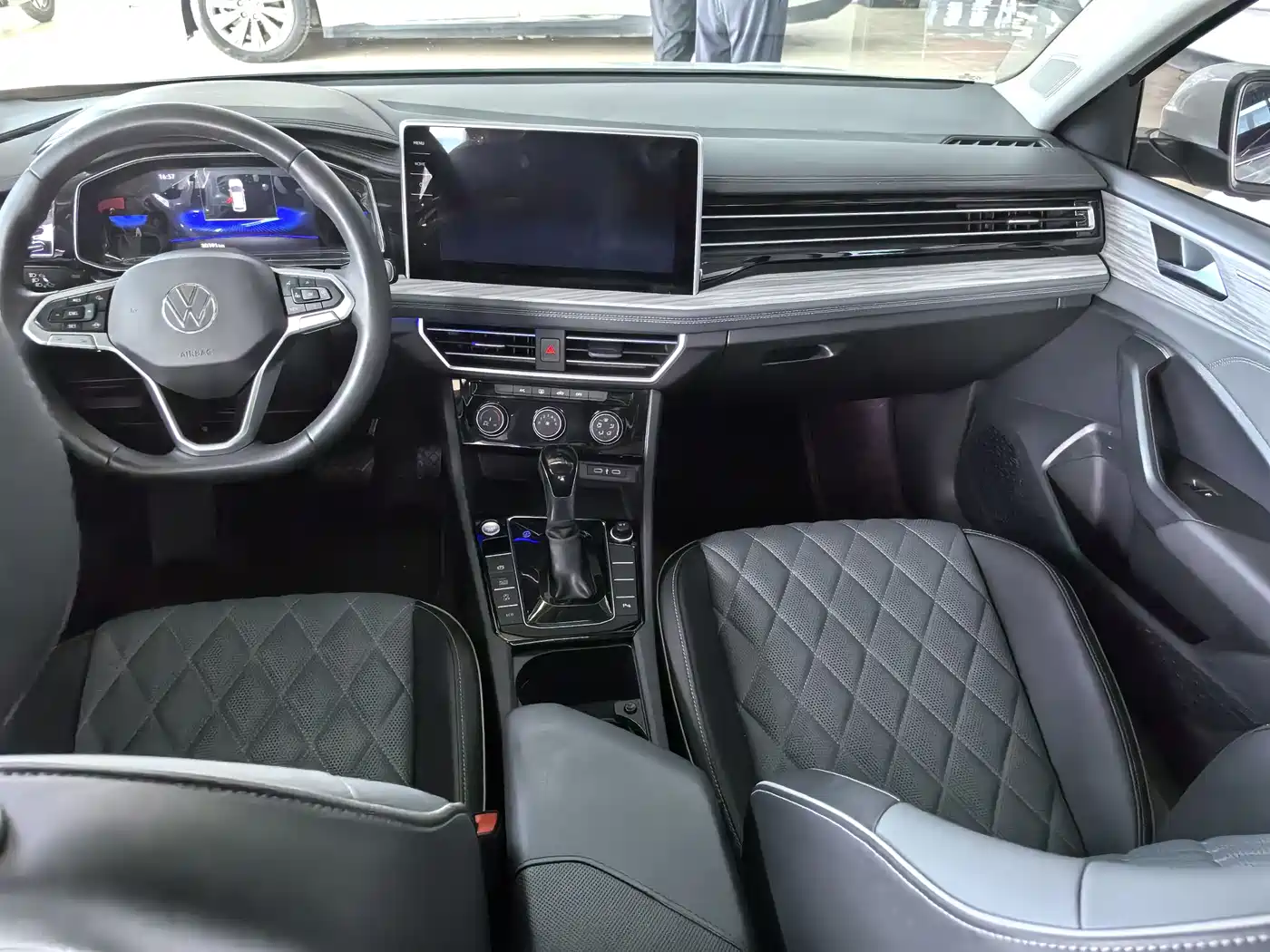 Volkswagen Sagitar 2023 300TSI DSG Surpassing Edition фото 8