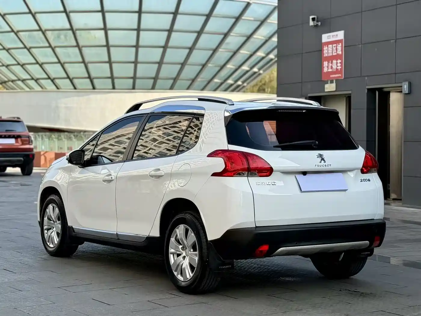 Peugeot 2008 2014 1.6L Automatic Fashion Edition фото 7