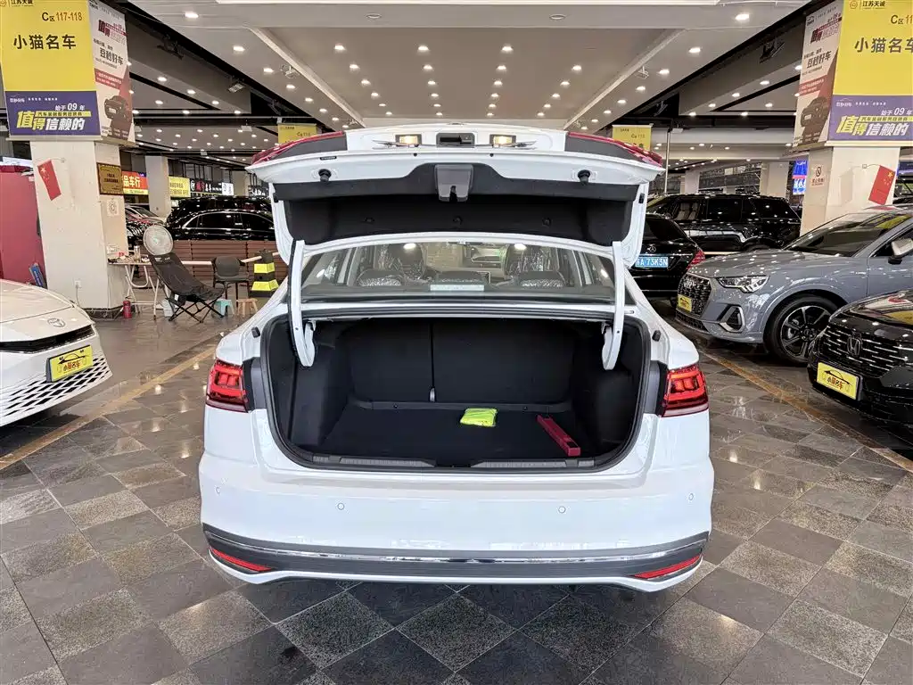 Volkswagen Bora 2025 200TSI DSG Joy Ride Navigation Edition фото 32
