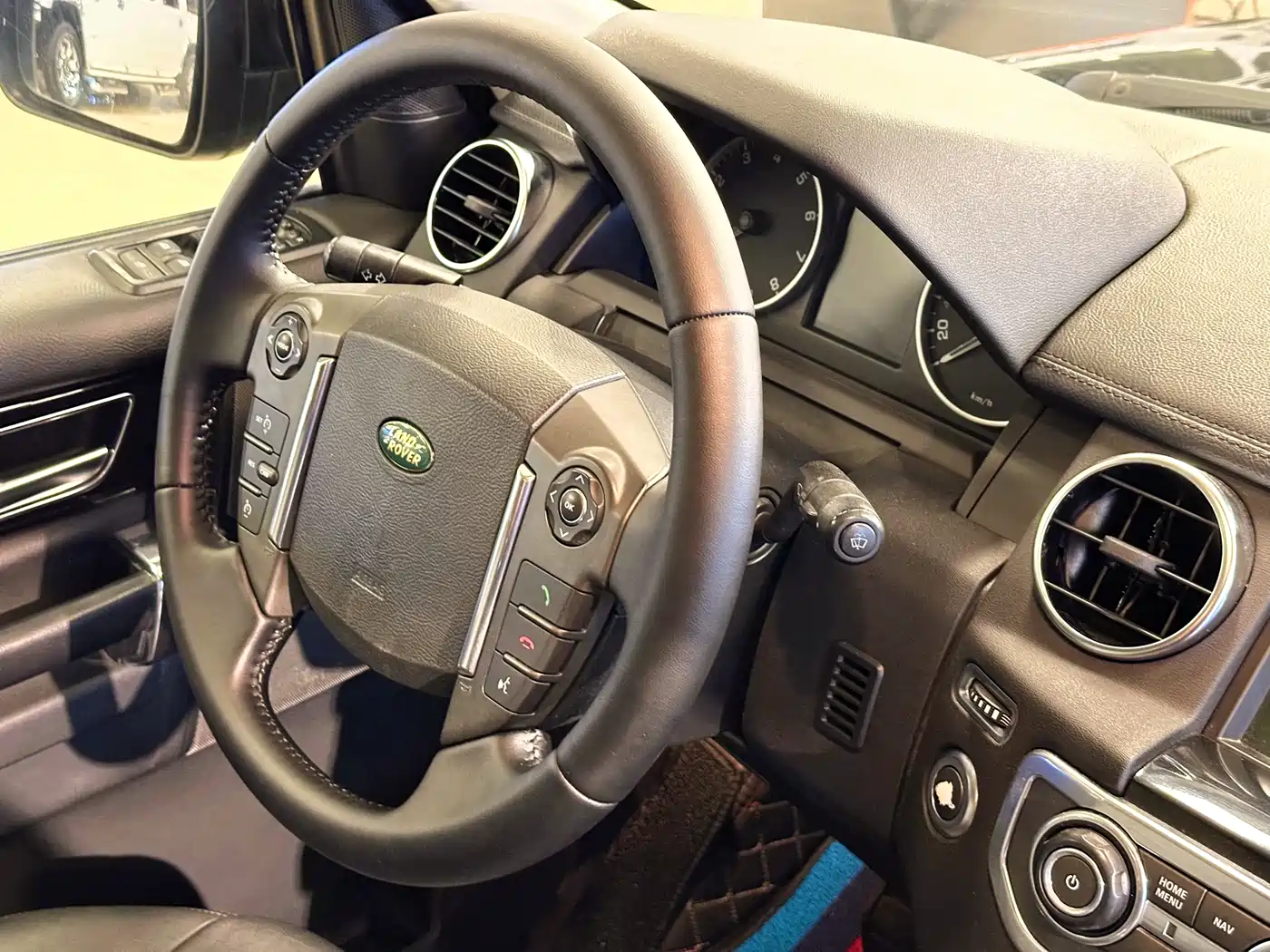 Land Rover Discovery 2010 4.0 V6 HSE Petrol фото 19