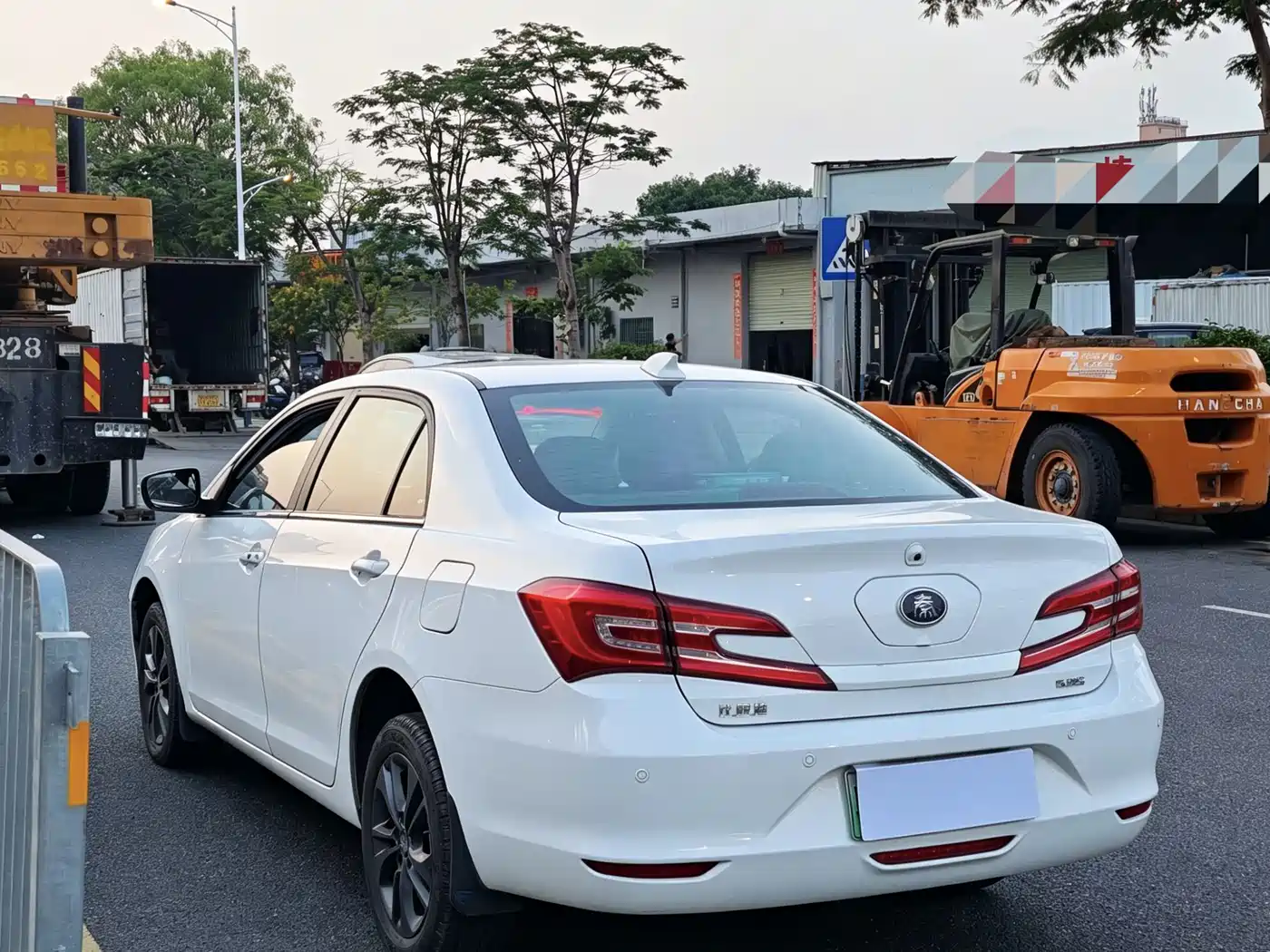 BYD Qin New Energy 2017 1.5T Premium Model фото 11