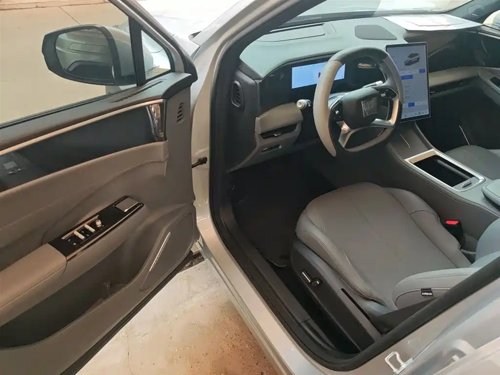 Geely Galaxy Galaxy L7 2025 Model EM-i 115km Long Range Edition фото 16