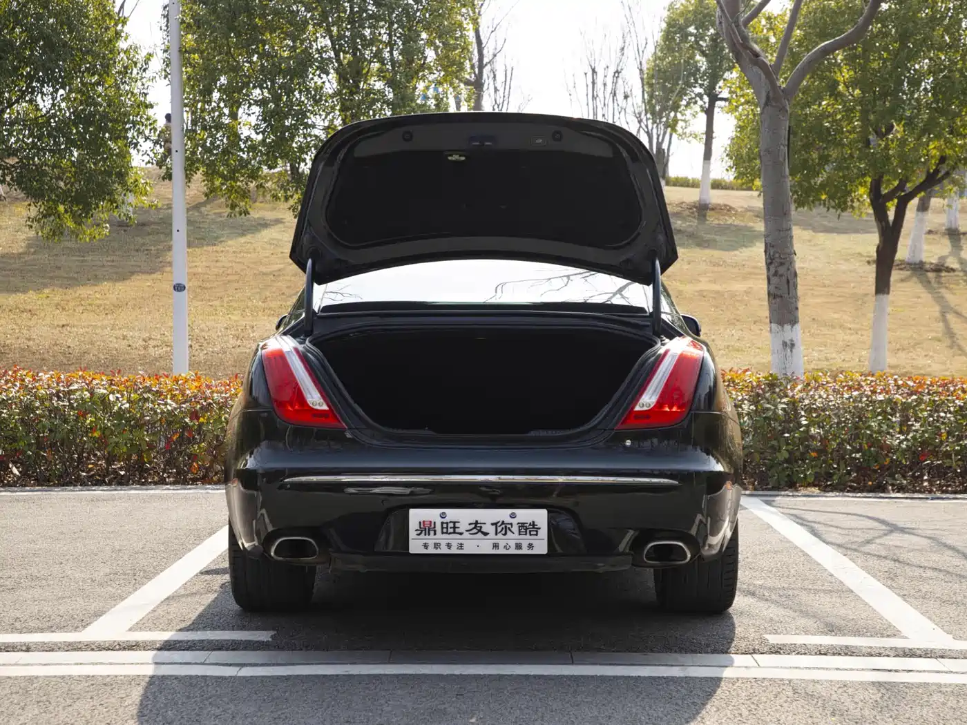 Photo 8 - Jaguar XJ