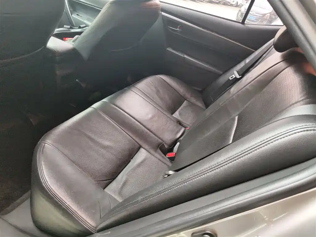Toyota Corolla 2017 1.6L CVT GL фото 17