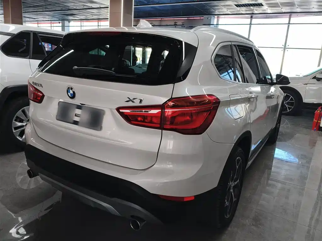 BMW X1 2018 xDrive20Li Premium Model фото 7