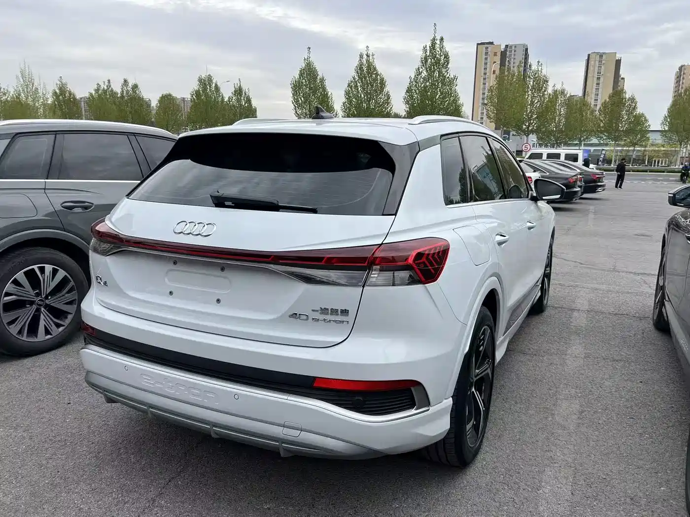 AUDI Q4 E TRON