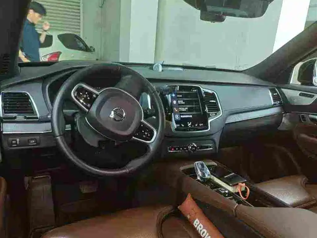 Фото 4 - Volvo XC90