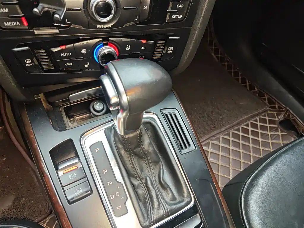 Audi A4L 2013 35 TFSI Automatic Comfort фото 7