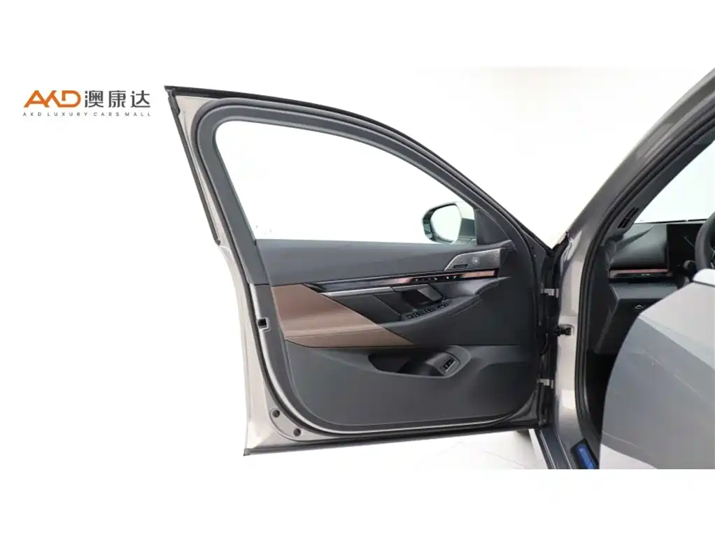BMW 5 Series 2024 530Li Leading Model Luxury Package фото 10